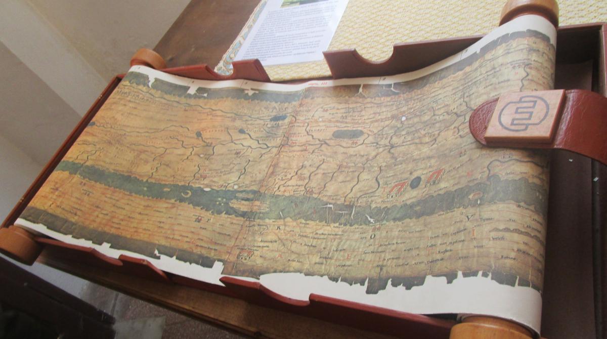La copia della Tavola Peutingeriana conservata al Museo di Massa