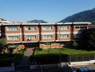 La scuola primaria "Dante Alighieri" e la scuola dell'infanzia "La Salle" La scuola primaria "Dante Alighieri" e la scuola dell'infanzia "La Salle"