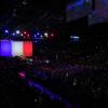 L'omaggio alle vittime degli attentati terroristici di Parigi