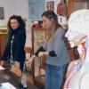 Le professoresse Gianfranceschi e Bertoncini con un modello anatomico umano a grandezza naturale